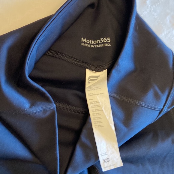 Fabletics black leggings XS pockets - Picture 3 of 7